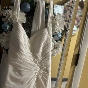 Elegant White Sleeveless Dress size 4 perfect condition bonus vintage glass set